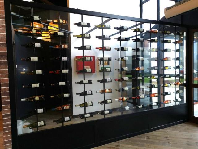 Réalisation d'une vitrine à vin par Métallerie Serrurerie Patrick , près du Havre