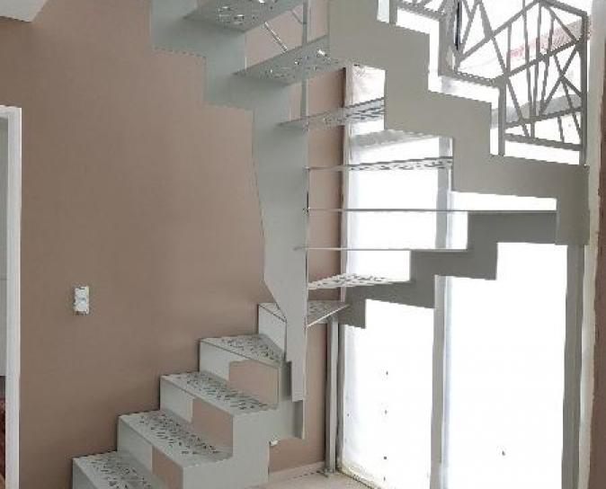 Escalier métallique à découpe laser