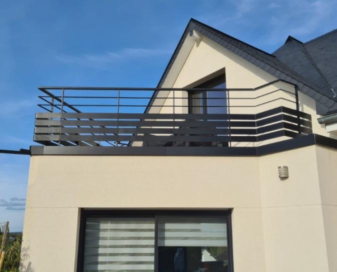 Confection et pose d'un garde-corps sur mesure pour une terrasse, à Montivilliers près du Havre