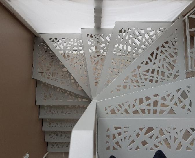 Escalier métallique à découpe laser