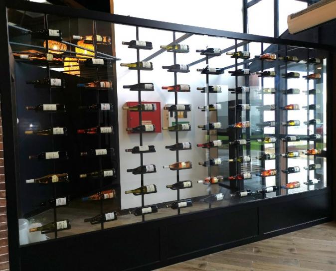 Réalisation d'une vitrine à vin par Métallerie Serrurerie Patrick , près du Havre Réalisation d'une vitrine à vin par Métallerie Serrurerie Patrick , près du Havre